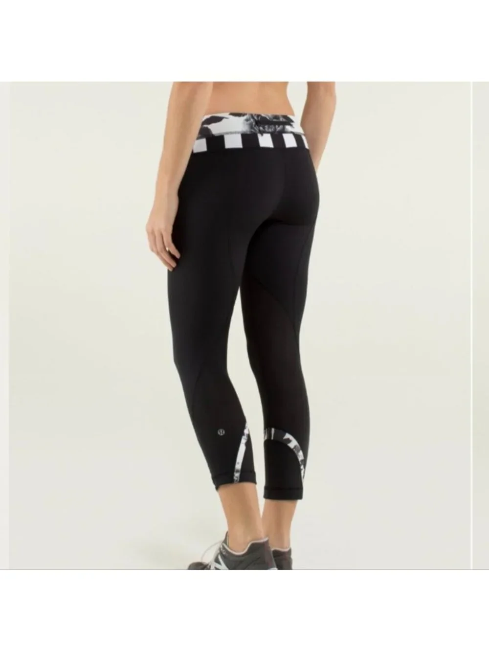 Lululemon Run: Inspire Crop II Black / Brisk Bloom Black White / Straightup Str